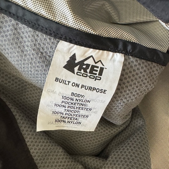 Men's REI Black Rain Jacket - Picture 4 of 5